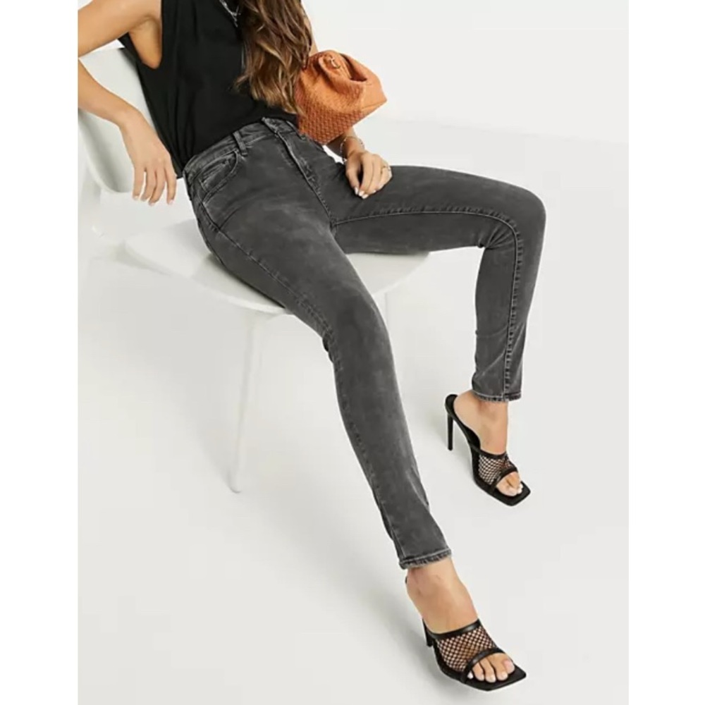 Levis 721 High Rise Skinny Washed Black Jeans